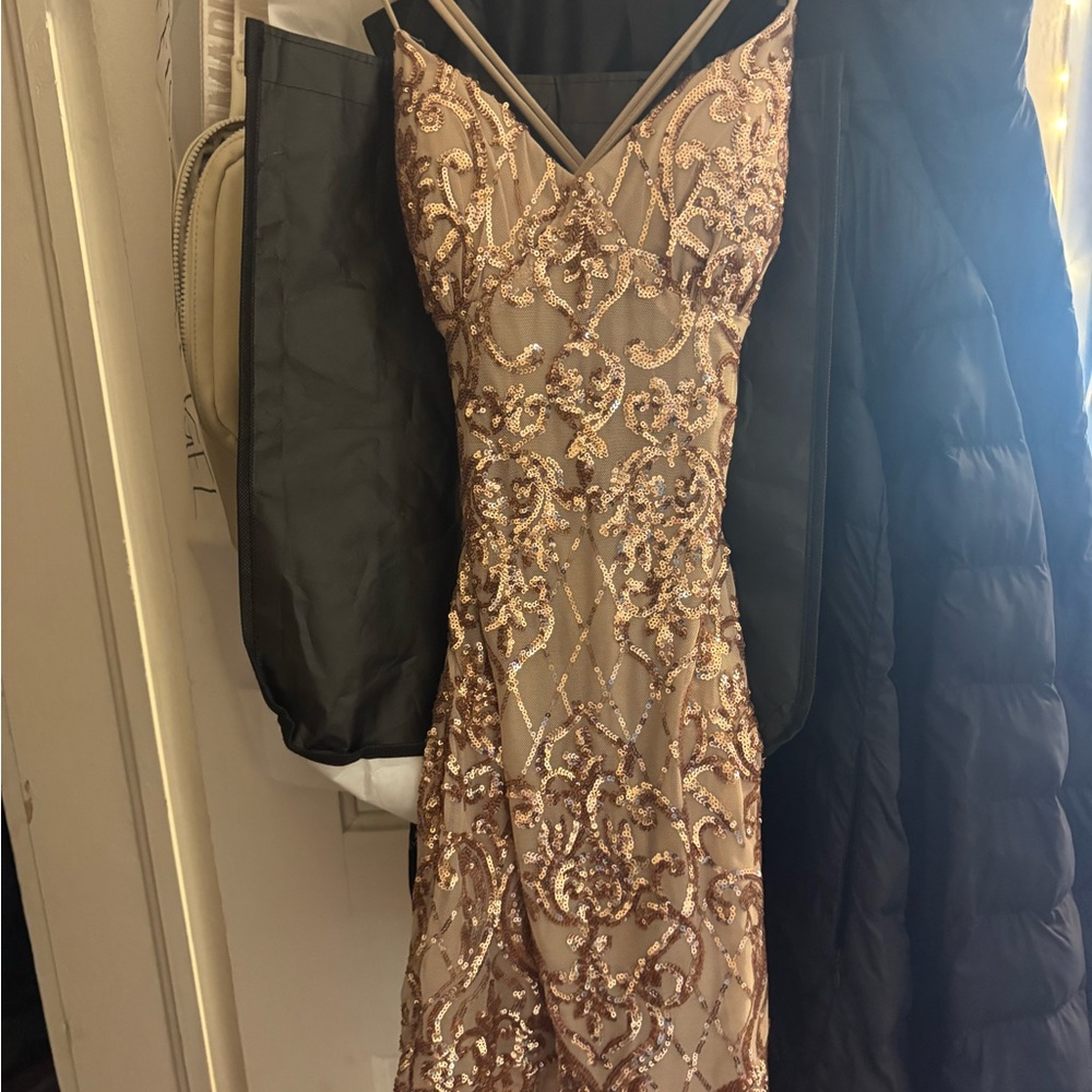 Windsor Gold V-Neck Sleeveless Gown